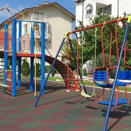 Апартаменти Браво 1 Двустаен Ромео И Гери Дом * サニービーチ