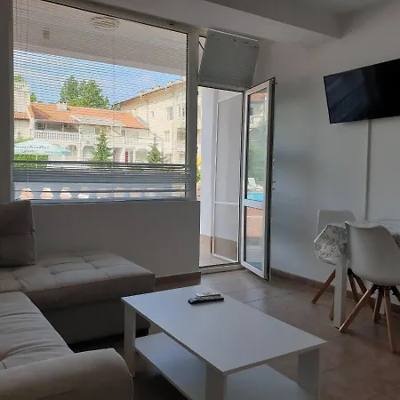 Апартаменти Браво 1 Двустаен Ромео И Гери Дом Apartman Napospart