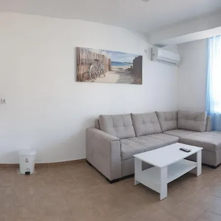 Апартаменти Браво 1 Двустаен Ромео И Гери Дом Apartman *